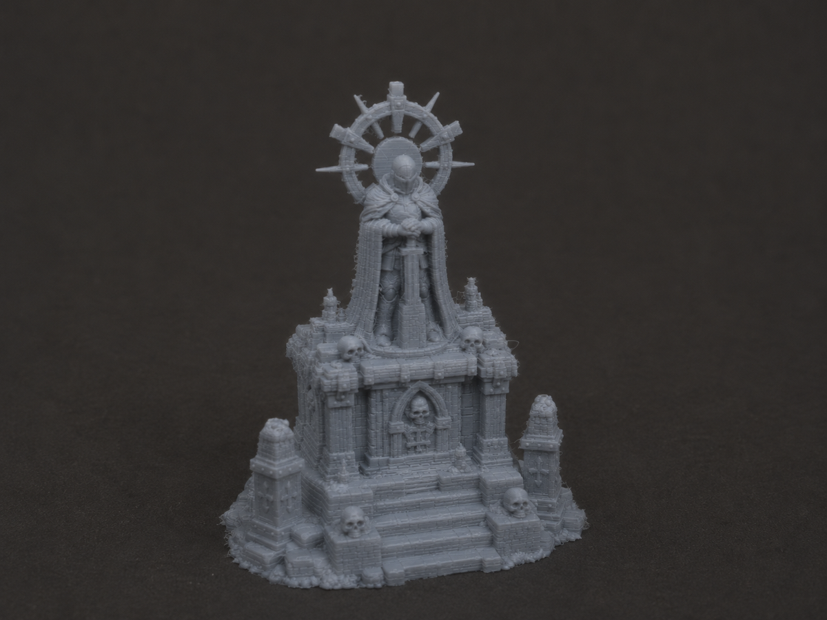 Hero statue, further detail